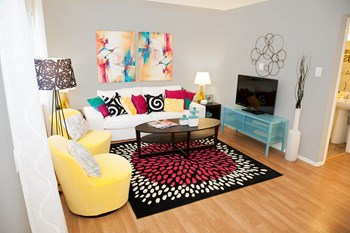 Classic Living Room Design With Television at Kingston Square Apartments, Indianapolis